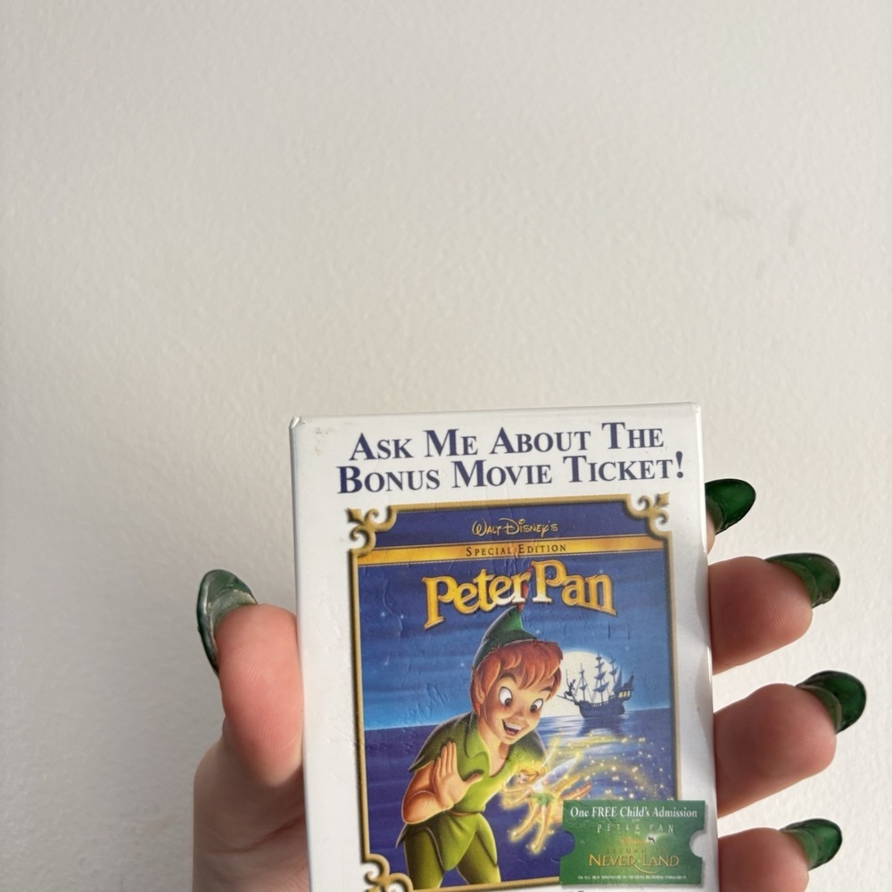 Vintage Peter Pan Movie Promo Pin Brooch Button Disney Y2K Blue Walmart - Picture 2 of 5
